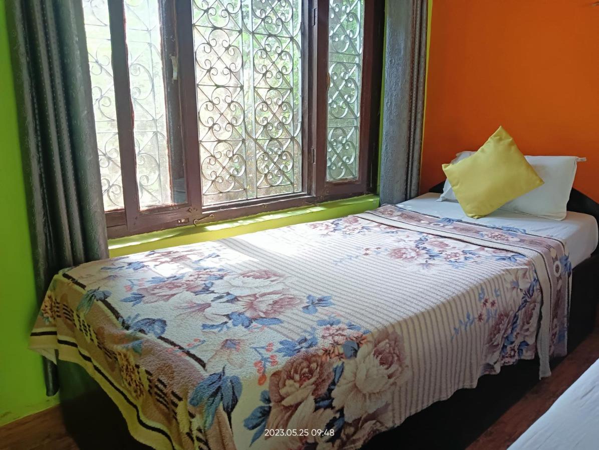 Hotel Butterfly - Peaceful Garden For Nature Lovers Sauraha Exteriör bild