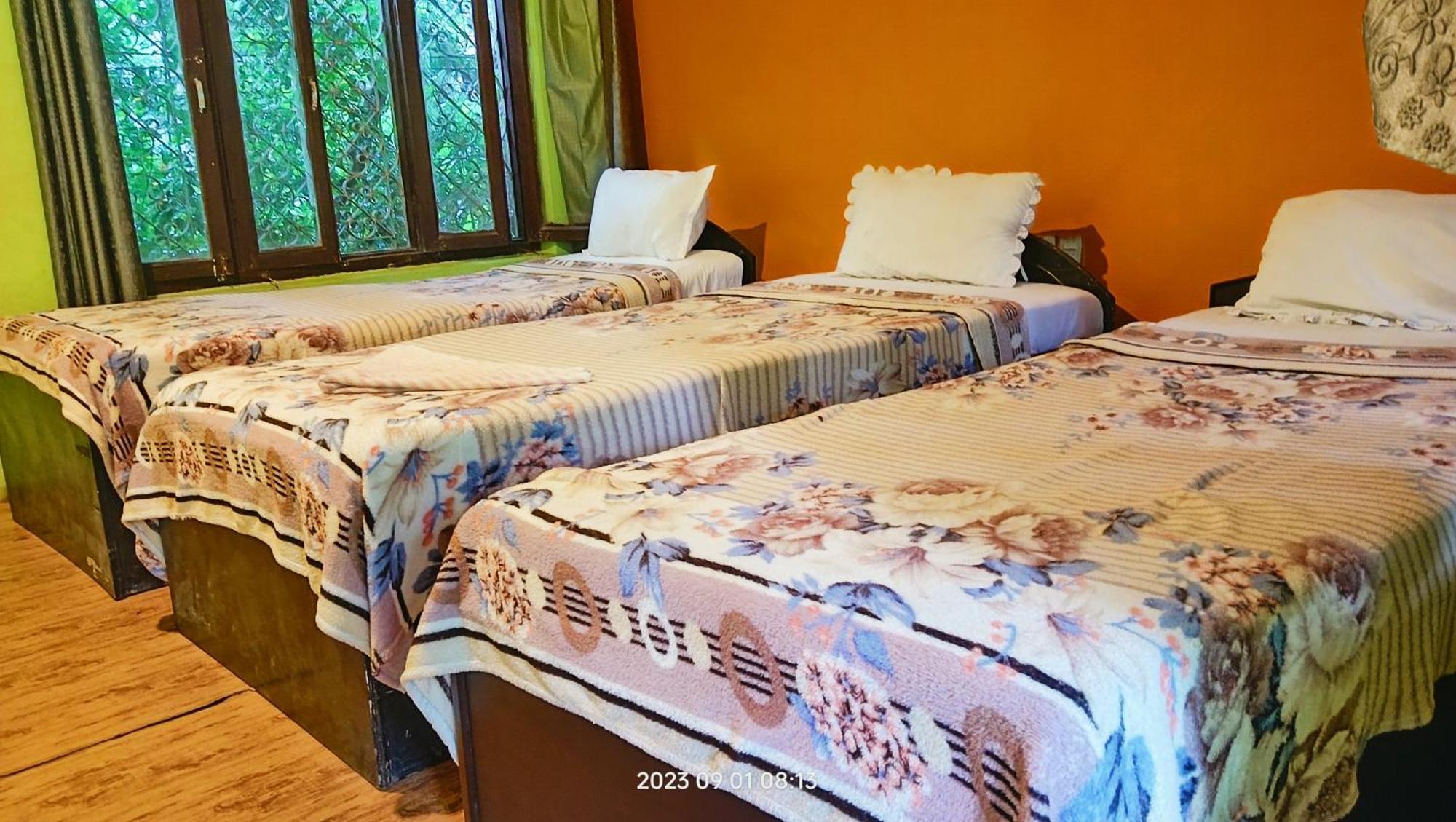 Hotel Butterfly - Peaceful Garden For Nature Lovers Sauraha Exteriör bild