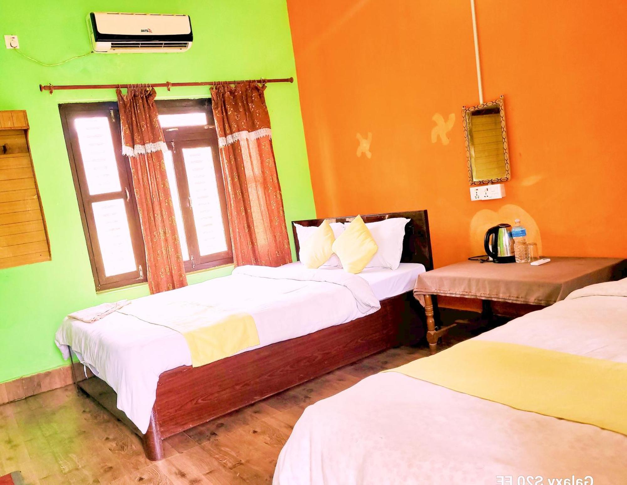 Hotel Butterfly - Peaceful Garden For Nature Lovers Sauraha Exteriör bild